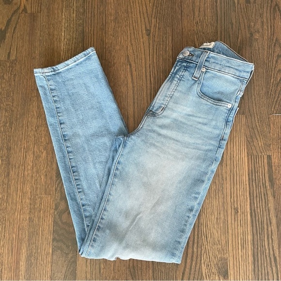 Madewell The Perfect Vintage Straight Jean in Danby Wash: Knee-Rip Edition - Picture 6 of 12